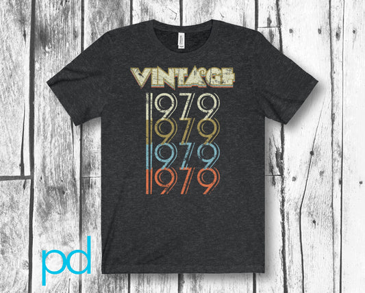 43rd Birthday Gift, 1979 T Shirt in Retro & Vintage 70s style for Men or Women Unisex Jersey Short Sleeve Tee Shirt Top
